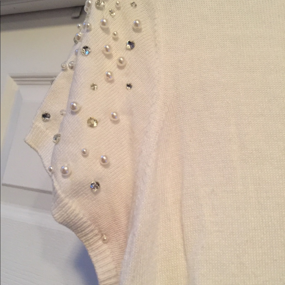 A white cotton blouse perfect for a casual outing